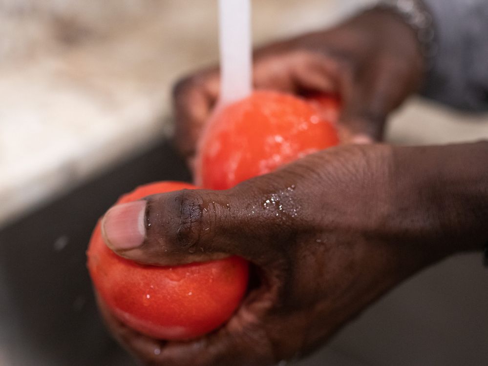Washing vegetables