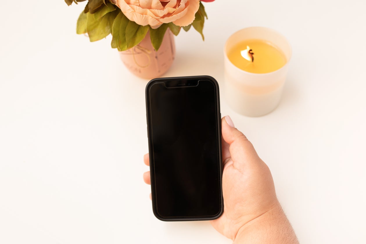 Person holding a phone