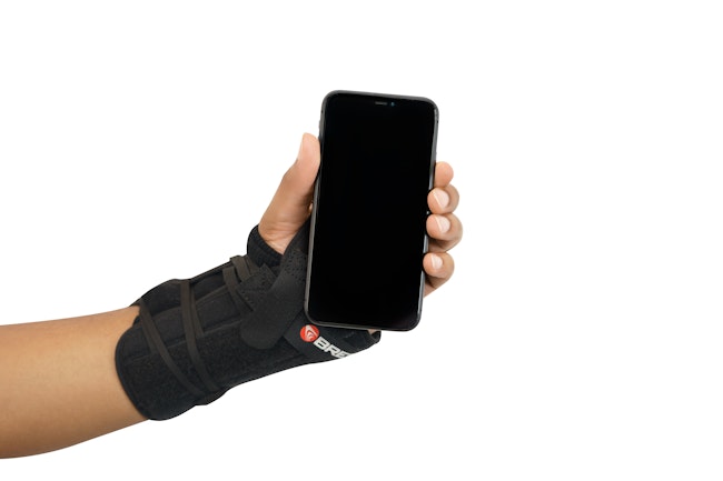 Person with a hand splint holding a phone