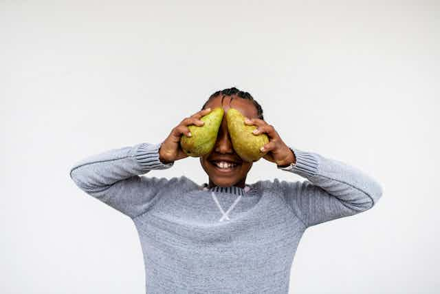 Holding fruits